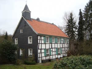 Erste katholische Schule des Orts