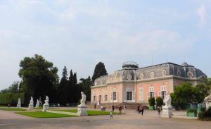 Schloss Benrath liegt am D-Weg in Düsseldorf