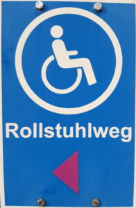 Dieser Weg ist auch für Rollstuhlfahrer geeignet