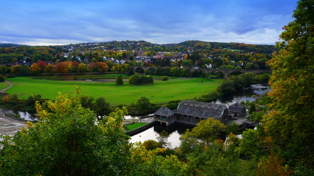 Blick vom Bergerdenkmal hinunter auf die Ruhr