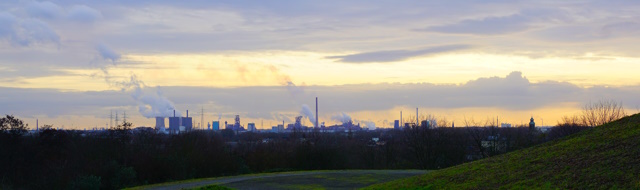 Blick von der Rockelsberghalde nach Mündelheim und Krefeld