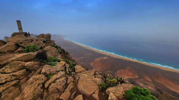 Blick vom Pico de la Zarza auf Playa de Cofete