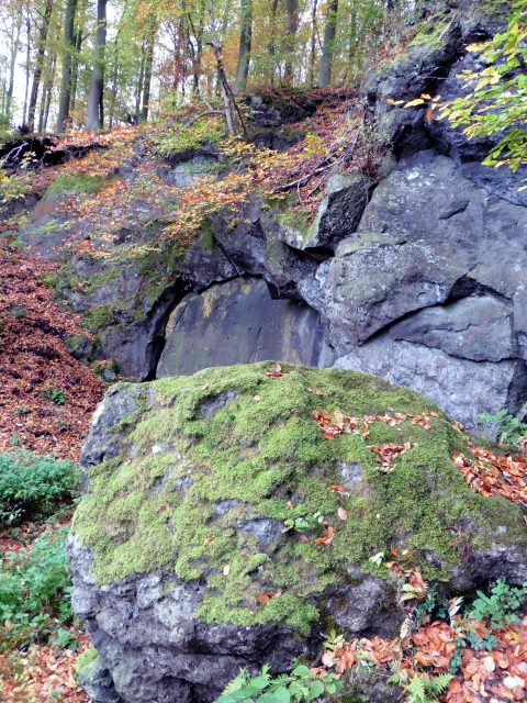 Vulkanisches Gestein in der Ferienregion Pulvermaar