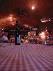 Weinprobe im Gewölbekeller beim Bloggerwandern