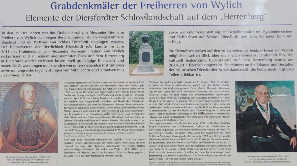 Informationstafel zu den "Grabdenkmälern der Freiherren von Wylich" auf dem Herrenberg.